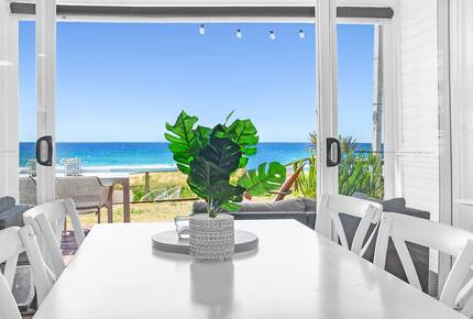 Absolute Beachfront Living with Forever Ocean Views & Sands at your Doorstep! - Palm Beach, Australia