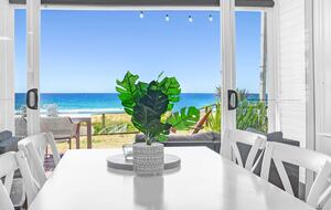 Absolute Beachfront Living with Forever Ocean Views & Sands at your Doorstep! - Palm Beach, Australia