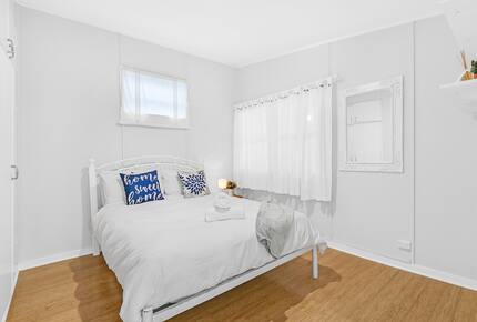 Absolute Beachfront Living with Forever Ocean Views & Sands at your Doorstep! - Palm Beach, Australia