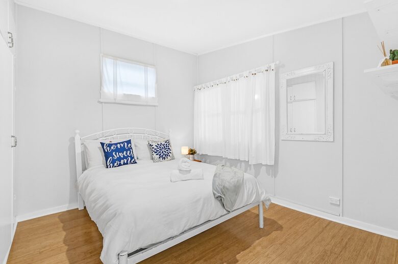 Absolute Beachfront Living with Forever Ocean Views & Sands at your Doorstep! - Palm Beach, Australia