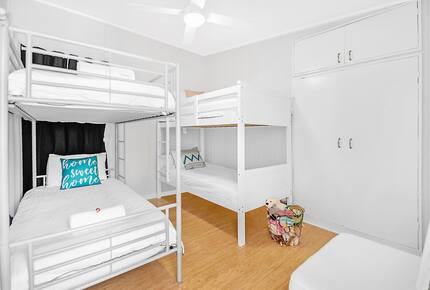 Absolute Beachfront Living with Forever Ocean Views & Sands at your Doorstep! - Palm Beach, Australia