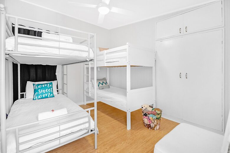 Absolute Beachfront Living with Forever Ocean Views & Sands at your Doorstep! - Palm Beach, Australia