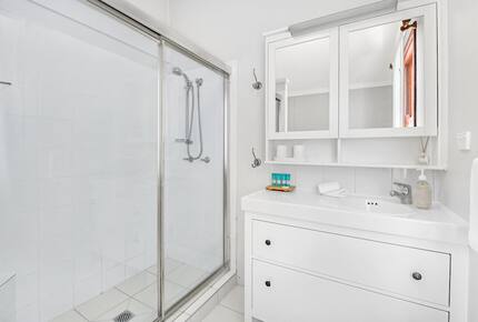 Absolute Beachfront Living with Forever Ocean Views & Sands at your Doorstep! - Palm Beach, Australia