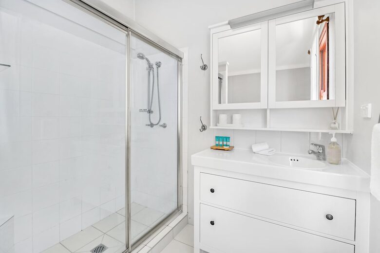 Absolute Beachfront Living with Forever Ocean Views & Sands at your Doorstep! - Palm Beach, Australia