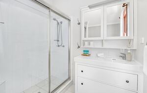 Absolute Beachfront Living with Forever Ocean Views & Sands at your Doorstep! - Palm Beach, Australia