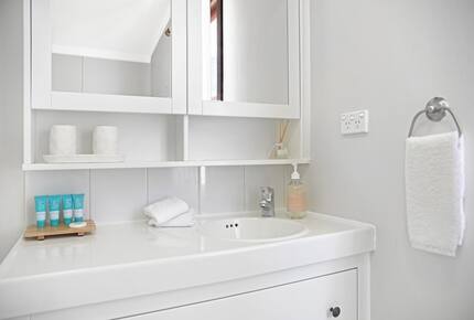 Absolute Beachfront Living with Forever Ocean Views & Sands at your Doorstep! - Palm Beach, Australia