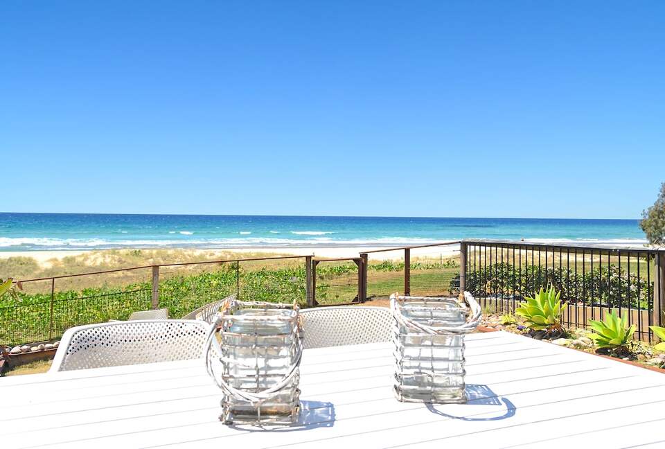 Absolute Beachfront Living with Forever Ocean Views & Sands at your Doorstep! - Palm Beach, Australia