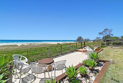 Absolute Beachfront Living with Forever Ocean Views & Sands at your Doorstep! - Palm Beach, Australia