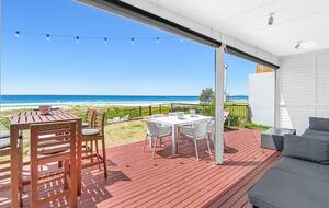 Absolute Beachfront Living with Forever Ocean Views & Sands at your Doorstep! - Palm Beach, Australia
