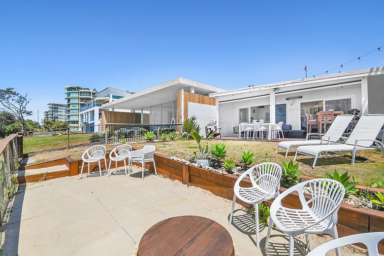 Absolute Beachfront Living with Forever Ocean Views & Sands at your Doorstep! - Palm Beach, Australia