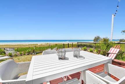 Absolute Beachfront Living with Forever Ocean Views & Sands at your Doorstep! - Palm Beach, Australia