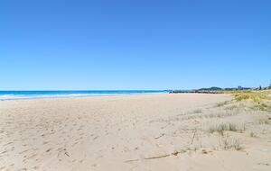 Absolute Beachfront Living with Forever Ocean Views & Sands at your Doorstep! - Palm Beach, Australia