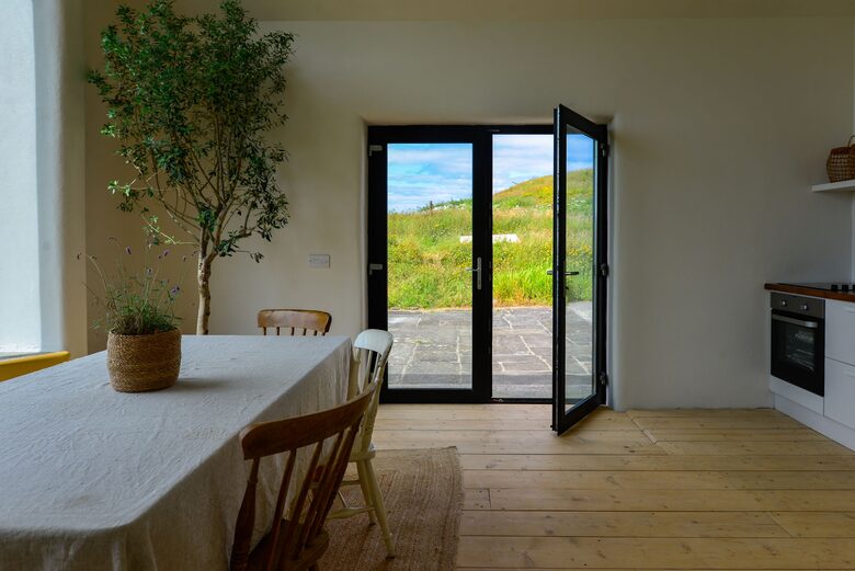 Russells Cottage Doolin - Doonnagore, Ireland