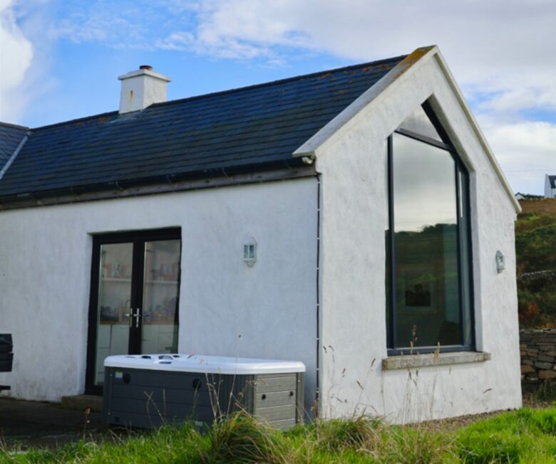 Russells Cottage Doolin - Doonnagore, Ireland