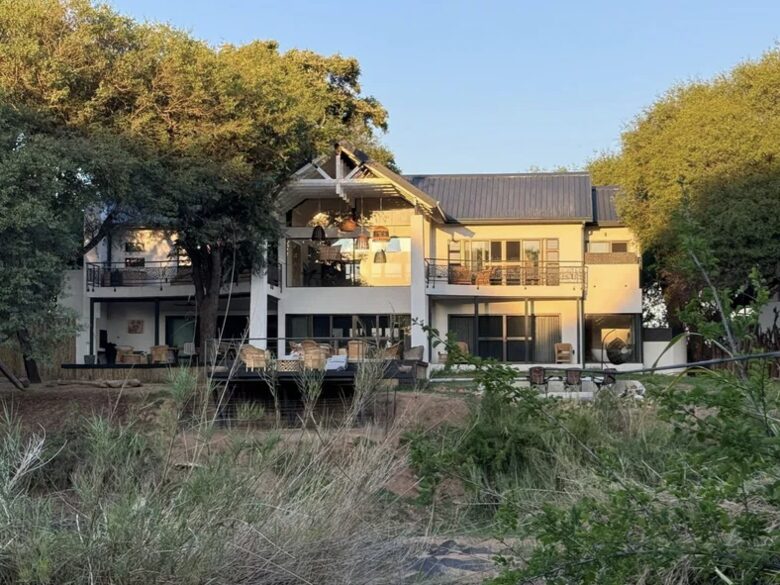 Tapologo River Lodge - Tsetsebjwe, Botswana
