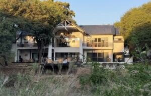 Tapologo River Lodge - Tsetsebjwe, Botswana