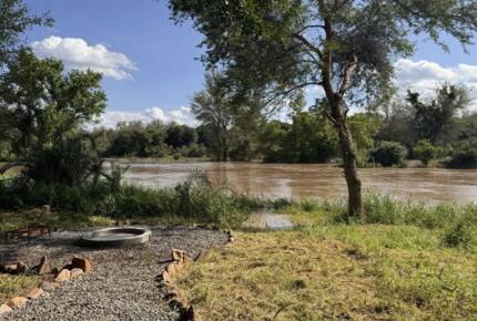 Tapologo River Lodge - Tsetsebjwe, Botswana