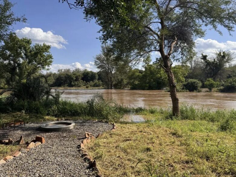 Tapologo River Lodge - Tsetsebjwe, Botswana