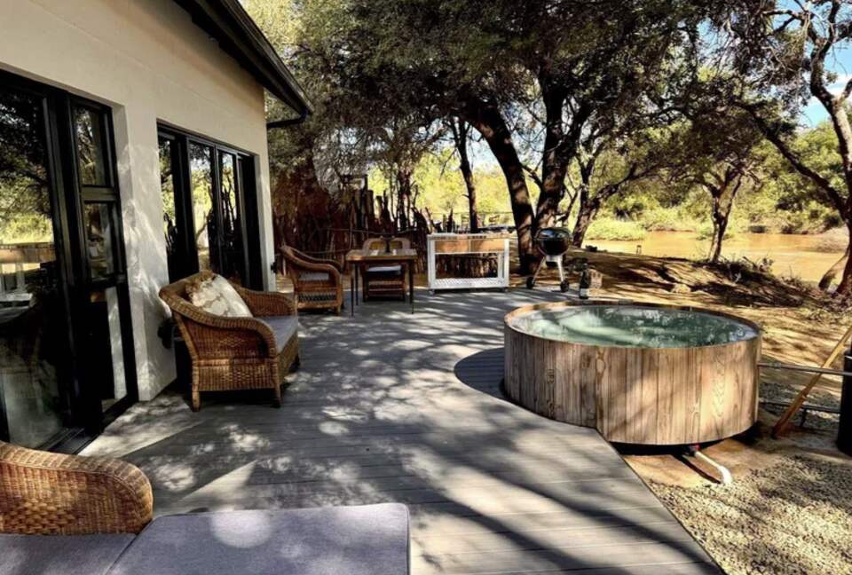 Tapologo River Lodge - Tsetsebjwe, Botswana