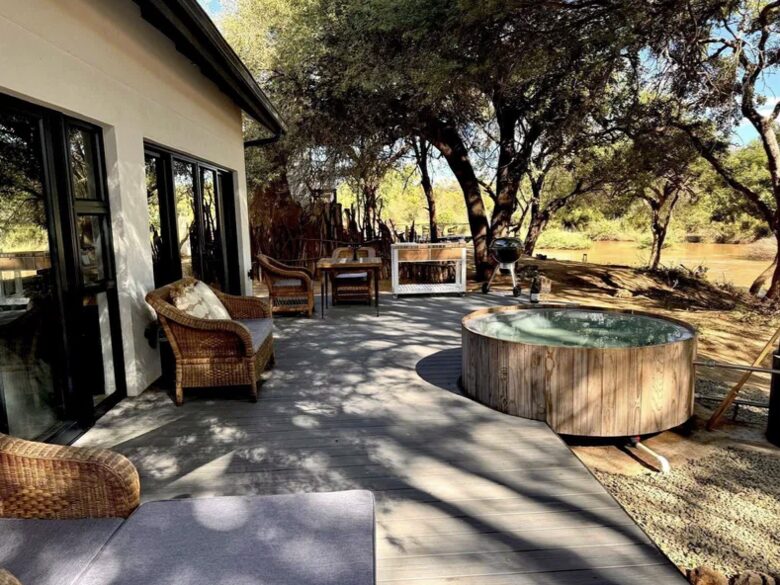 Tapologo River Lodge - Tsetsebjwe, Botswana