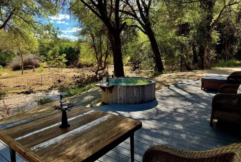 Tapologo River Lodge - Tsetsebjwe, Botswana