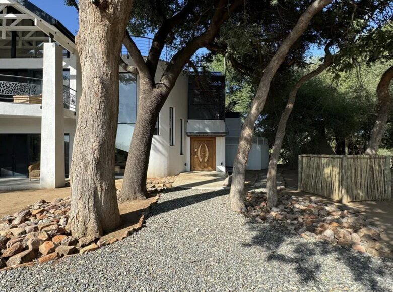 Tapologo River Lodge - Tsetsebjwe, Botswana