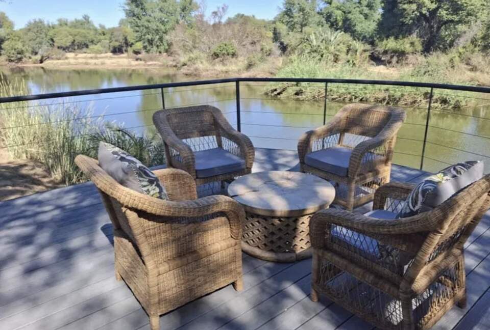 Tapologo River Lodge - Tsetsebjwe, Botswana