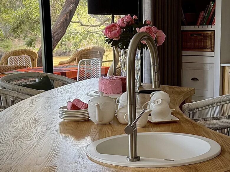 Tapologo River Lodge - Tsetsebjwe, Botswana