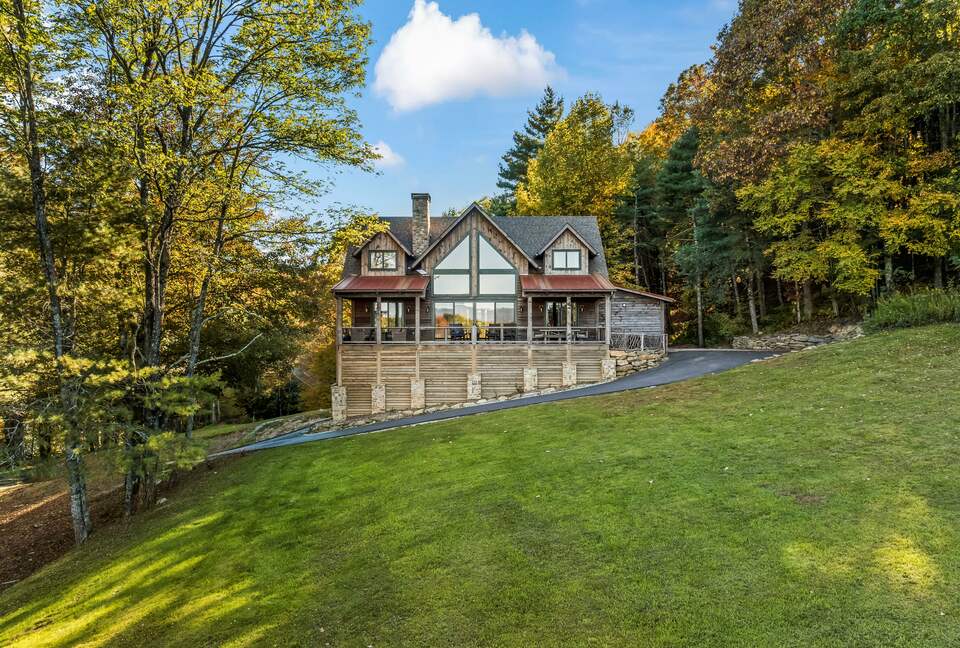 Rustic-Modern Mountain Haven near Waterfalls, Trails & Lake Glenville - Welcome to Fox and Fern Lodge - Glenville, North Carolina