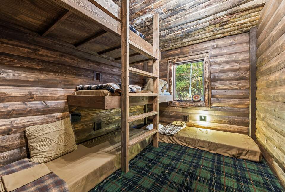 Rustic-Modern Mountain Haven near Waterfalls, Trails & Lake Glenville - Welcome to Fox and Fern Lodge - Glenville, North Carolina