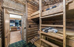 Rustic-Modern Mountain Haven near Waterfalls, Trails & Lake Glenville - Welcome to Fox and Fern Lodge - Glenville, North Carolina