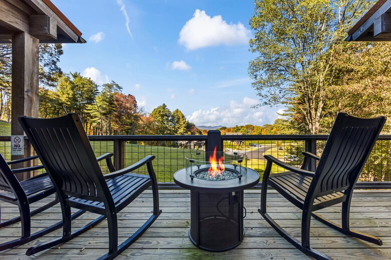 Rustic-Modern Mountain Haven near Waterfalls, Trails & Lake Glenville - Welcome to Fox and Fern Lodge - Glenville, North Carolina