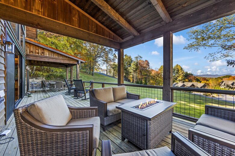 Rustic-Modern Mountain Haven near Waterfalls, Trails & Lake Glenville - Welcome to Fox and Fern Lodge - Glenville, North Carolina