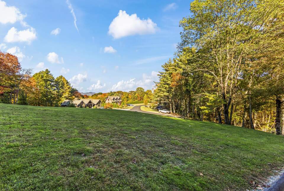Rustic-Modern Mountain Haven near Waterfalls, Trails & Lake Glenville - Welcome to Fox and Fern Lodge - Glenville, North Carolina