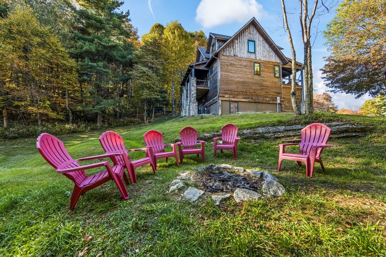 Rustic-Modern Mountain Haven near Waterfalls, Trails & Lake Glenville - Welcome to Fox and Fern Lodge - Glenville, North Carolina