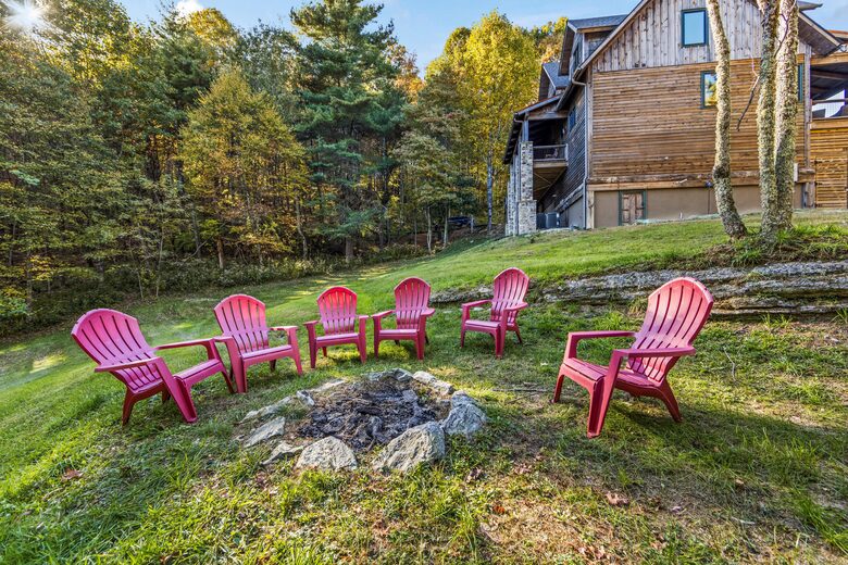 Rustic-Modern Mountain Haven near Waterfalls, Trails & Lake Glenville - Welcome to Fox and Fern Lodge - Glenville, North Carolina