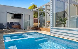 Coastal Calm | Pool, Spa & Sauna Escape near Rosebud Beach - Melbourne, Australia