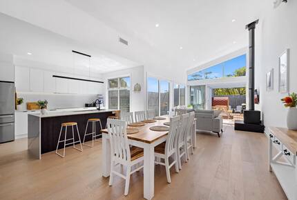 Coastal Calm | Pool, Spa & Sauna Escape near Rosebud Beach - Melbourne, Australia