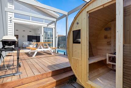 Coastal Calm | Pool, Spa & Sauna Escape near Rosebud Beach - Melbourne, Australia