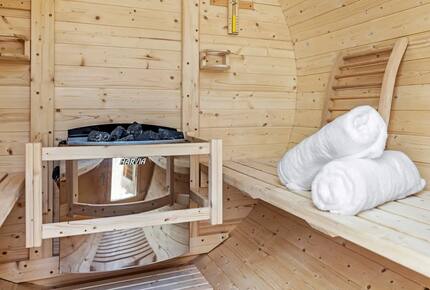 Coastal Calm | Pool, Spa & Sauna Escape near Rosebud Beach - Melbourne, Australia