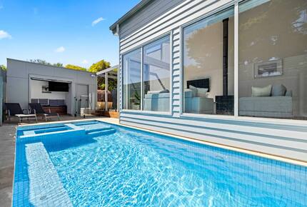 Coastal Calm | Pool, Spa & Sauna Escape near Rosebud Beach - Melbourne, Australia