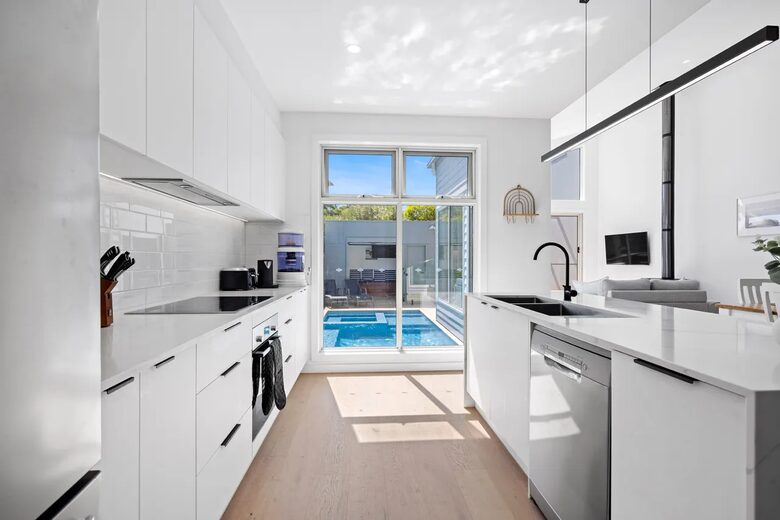 Coastal Calm | Pool, Spa & Sauna Escape near Rosebud Beach - Melbourne, Australia