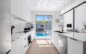 Coastal Calm | Pool, Spa & Sauna Escape near Rosebud Beach - Melbourne, Australia