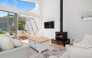 Coastal Calm | Pool, Spa & Sauna Escape near Rosebud Beach - Melbourne, Australia