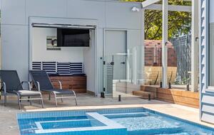 Coastal Calm | Pool, Spa & Sauna Escape near Rosebud Beach - Melbourne, Australia