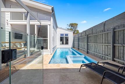 Coastal Calm | Pool, Spa & Sauna Escape near Rosebud Beach - Melbourne, Australia