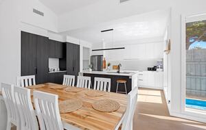 Coastal Calm | Pool, Spa & Sauna Escape near Rosebud Beach - Melbourne, Australia