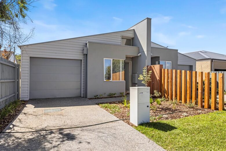 Coastal Calm | Pool, Spa & Sauna Escape near Rosebud Beach - Melbourne, Australia