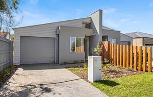 Coastal Calm | Pool, Spa & Sauna Escape near Rosebud Beach - Melbourne, Australia