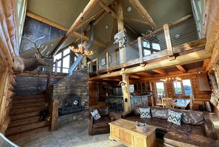 Rustic Elegance on Casper Mountain | Family Log Home Getaway - Casper, Wyoming